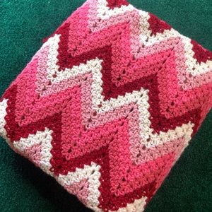 Vintage Granny Pink Gradient Chevron Blanket